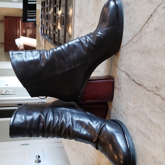 Venezia ,Italian leather boots. Very elegant, great condition with read heels. - Picture 4 of 6